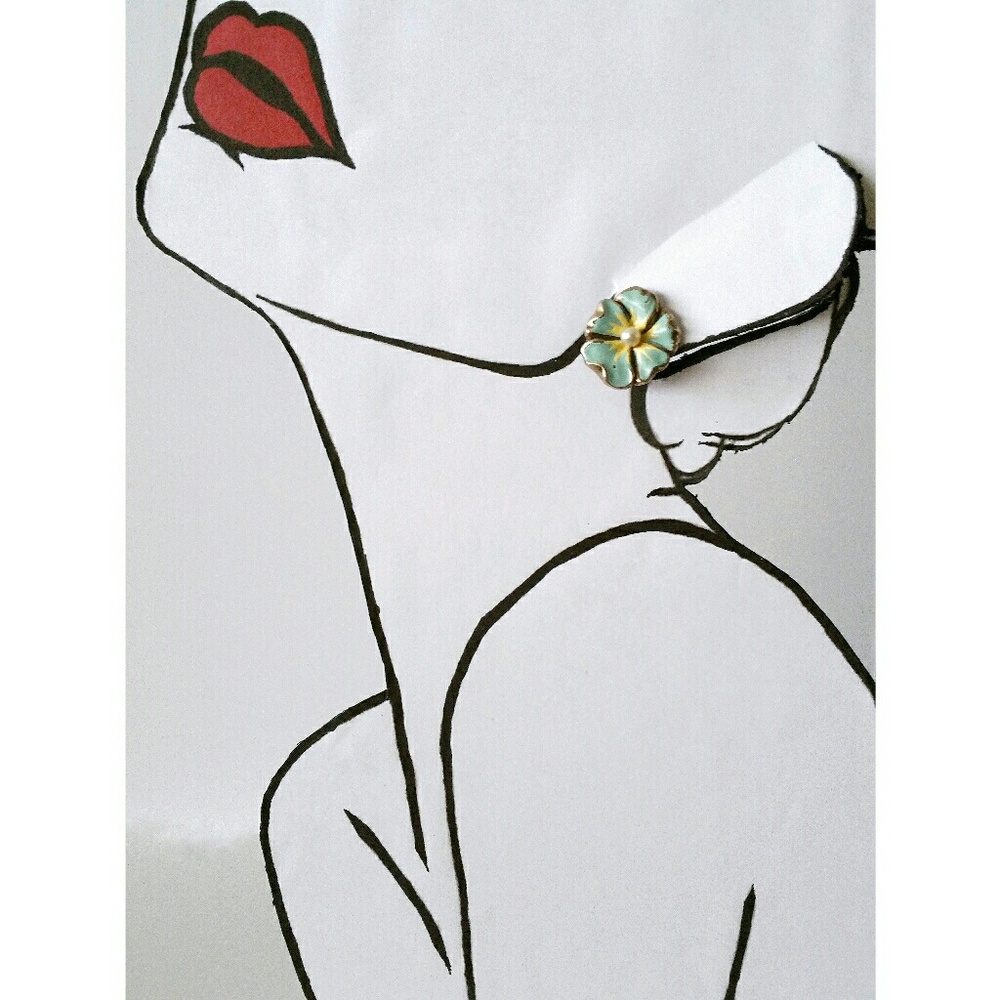 Vintage enameled metal flower screwback earrings